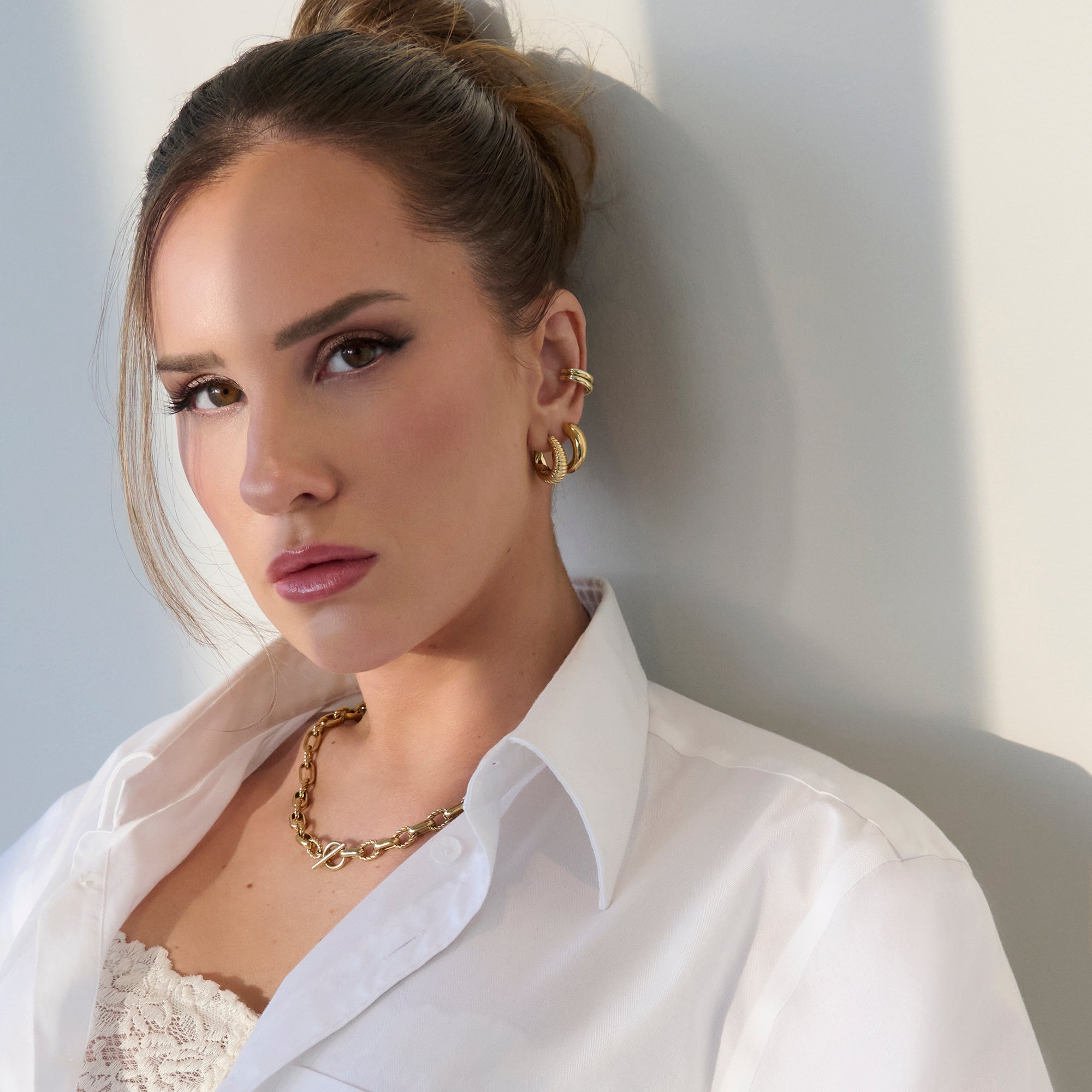 Gold PVD plated made to last stainless steel hoop earrings, ear cuffs and necklace MIAJWL Boucles d'oreilles et collier tendance acier inoxydable fait pour durer placage écologique or Mia Bijoux