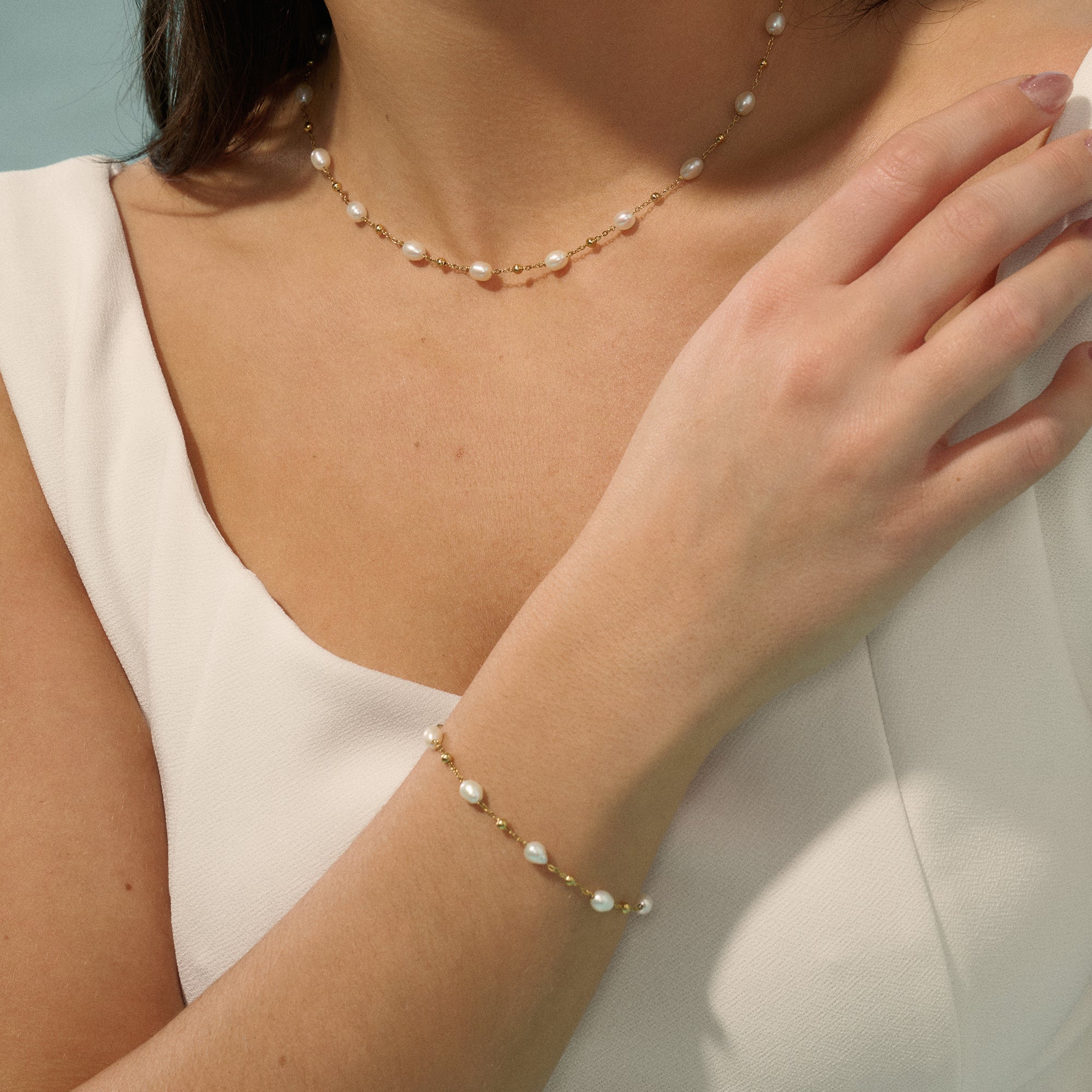 Freshwater pearl gold choker necklace and matching pearl bracelet with gold beads – safe for sensitive skin, tarnish-resistant & waterproof stainless steel jewelry set by Mia Bijoux Canada