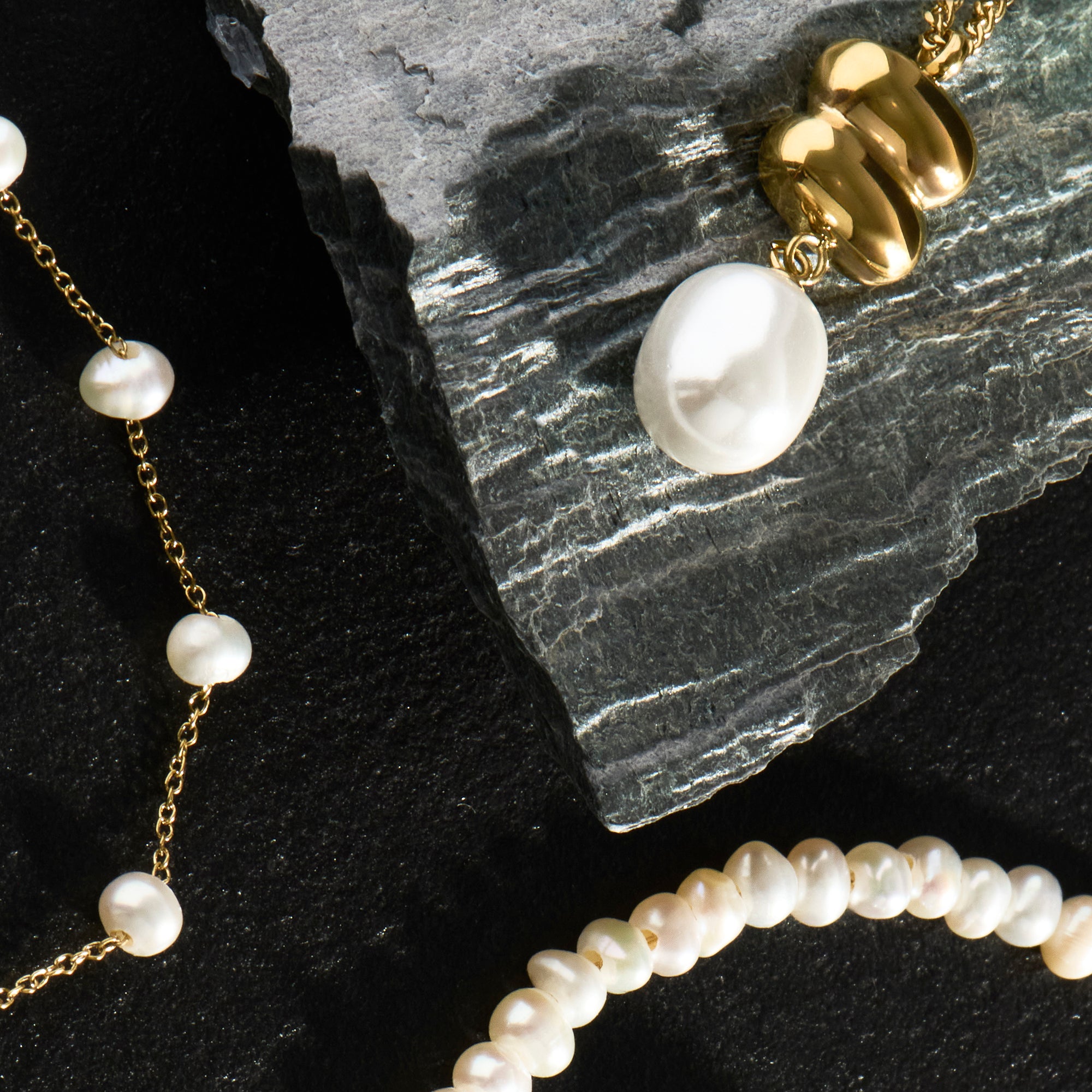 Safe for skin stainless steel jewelry with pearls MIAJWL Bijoux en acier inoxydable avec perles sans danger pour la peau Mia Bijoux