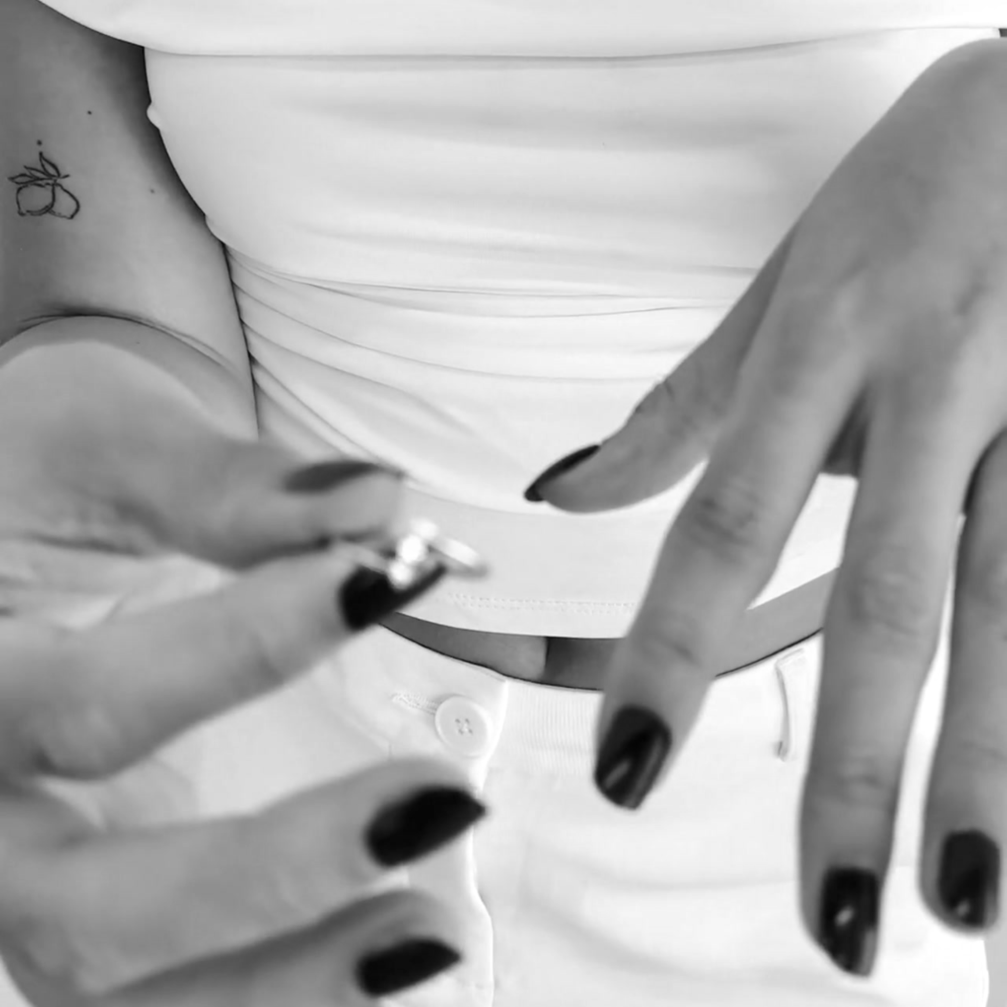 Behind the scene: Chic 3 stones stainless steel ring